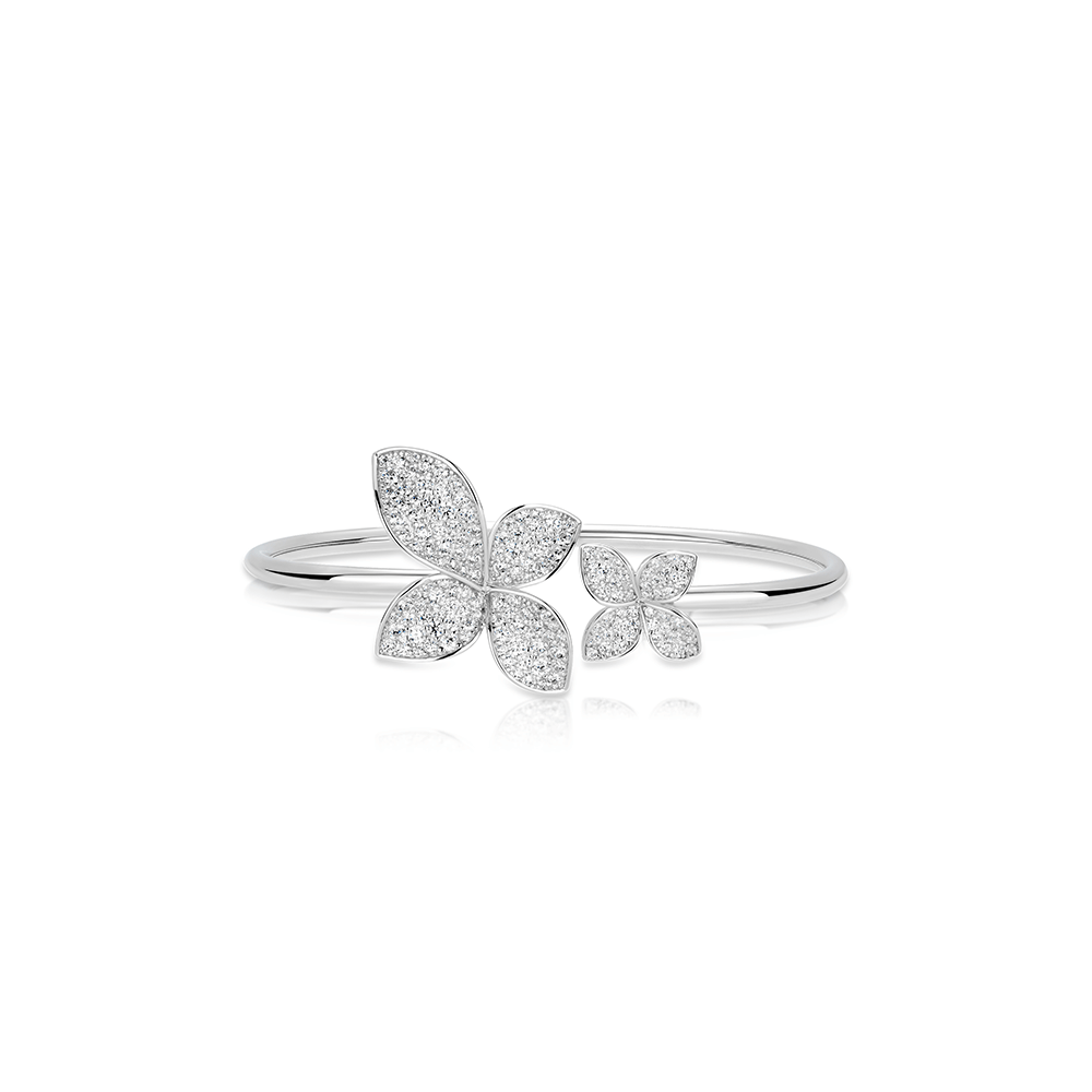 #4924 白いダイヤモンドがいっぱいの四つ葉の花のユニバーサルブレスレット（925銀）