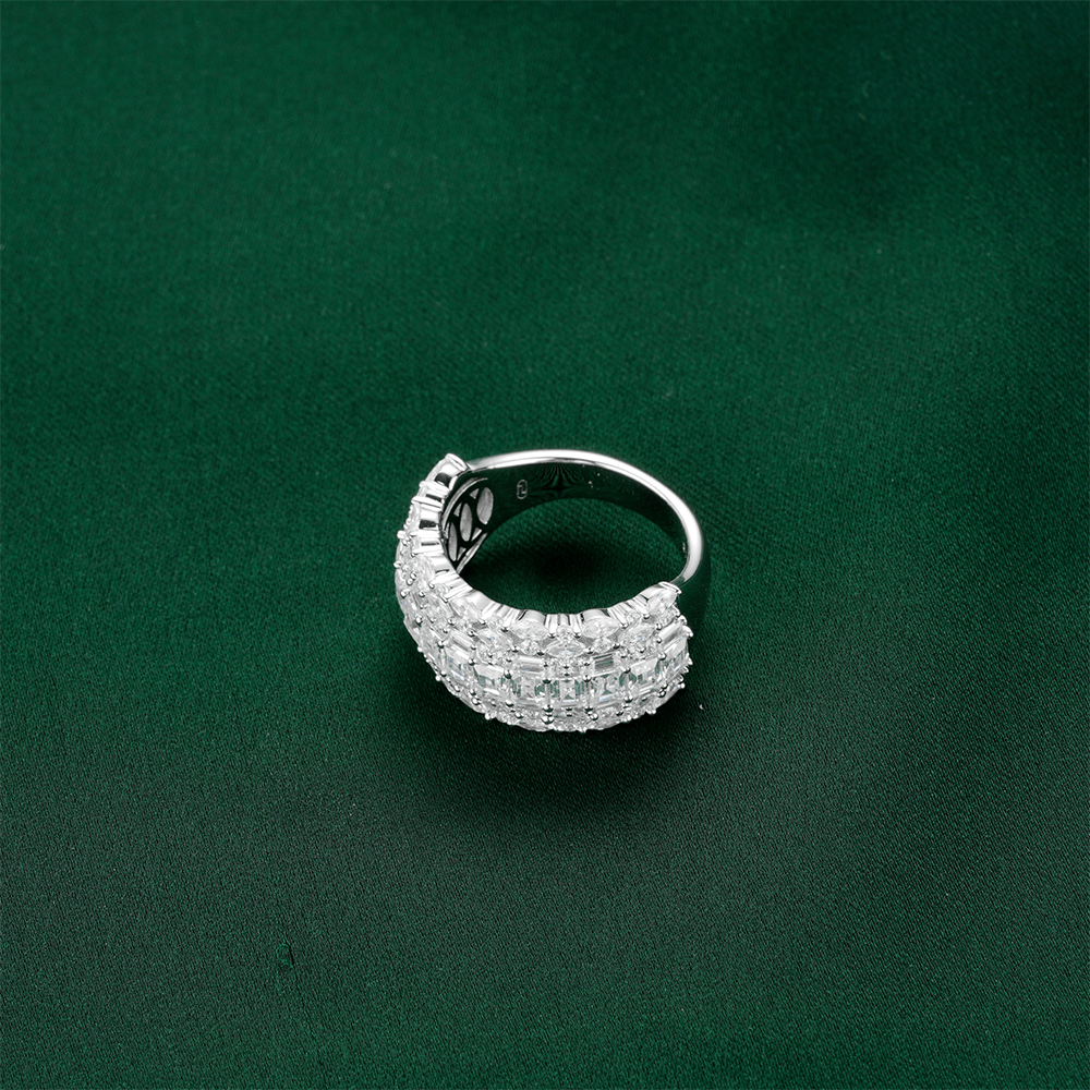 #1795 エメラルドカットとマーキーズカットを豪華にセットした万能リング（925銀）