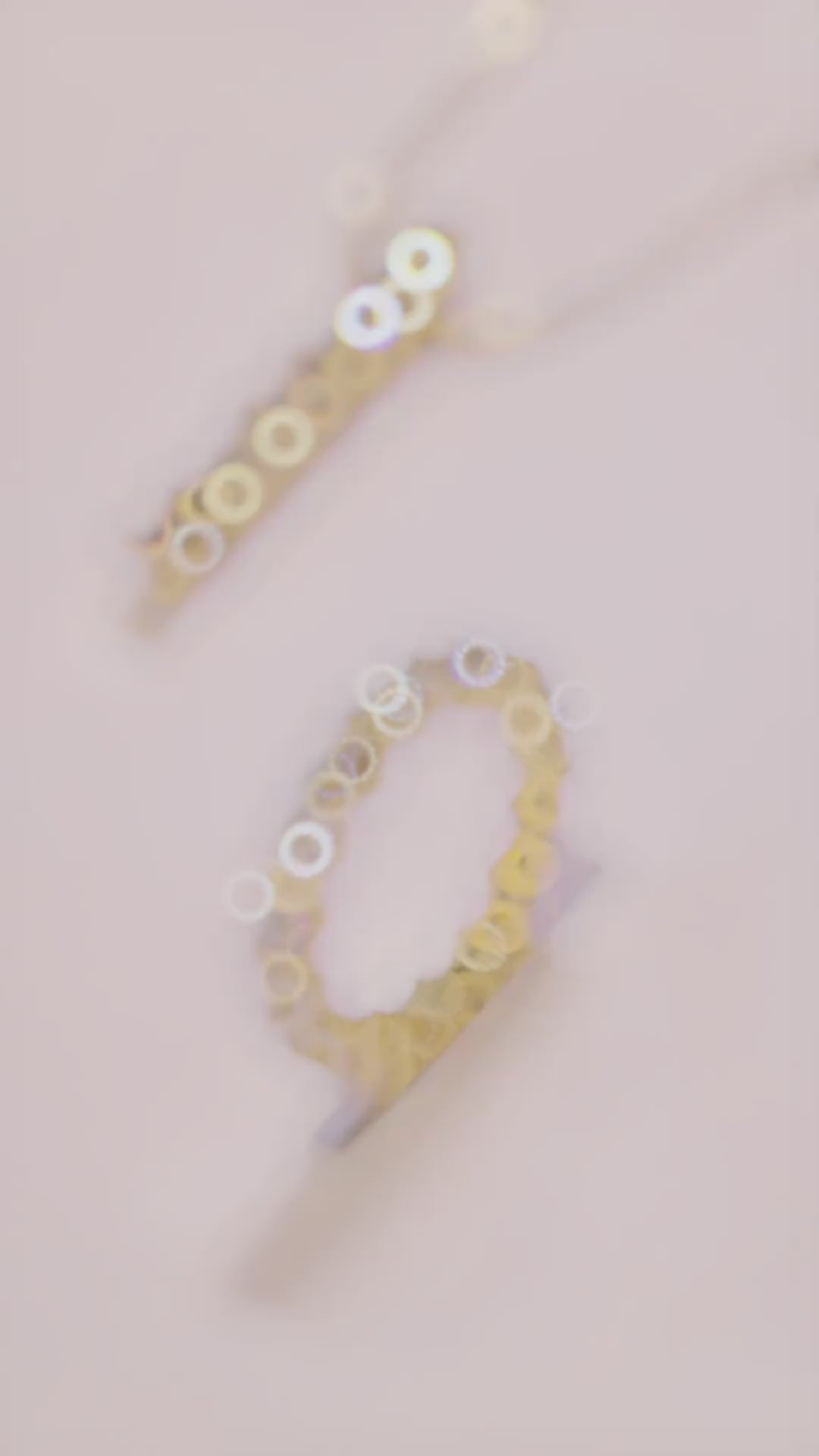 #10476 金色の白い点にダイヤモンドがいっぱいで、バラバラに豪華に埋め込まれたユニバーサルリング（925銀）